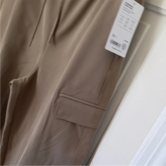 NWT Athleta Wide Leg Cargo Pull-On Pants in Khaki medium TALL - Picture 5 of 6